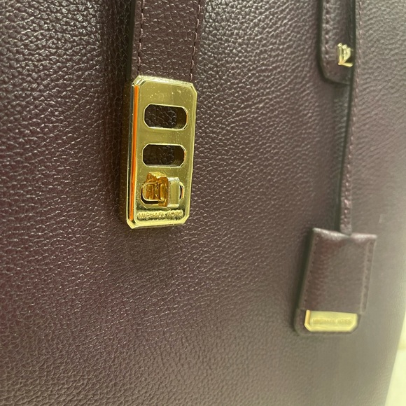 Michael Kors deep purple tote with gold closure and leather tag - Picture 5 of 6